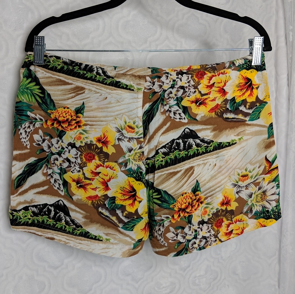 Expressions Hawaiian Print Drawstring Beach Shorts - Picture 3 of 7